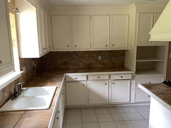 2nd image of 215 Tucker Dr