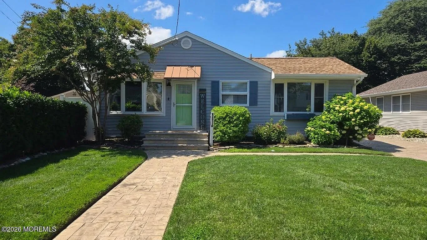 3 bed, 1296 sqft, $2,500 — Photo 1