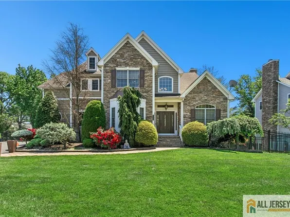 1 Hartman Ct, Clark, NJ 07066