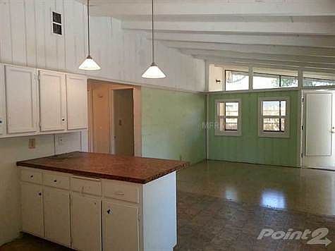 2nd image of 2225 Bay St