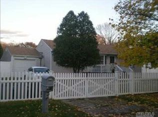 509 Oak Ave, Bohemia, NY 11716