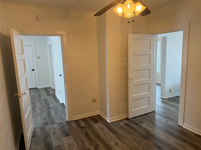 1090 King Edward Ave SE — Photo 16