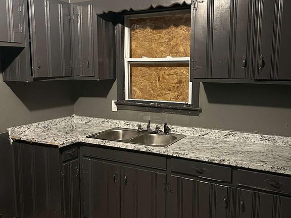 3rd image of 3860 Lindwood Dr