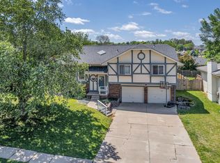 3507 Lookingglass Dr, Bellevue, NE 68123
