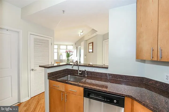 715 6th St NW #402 — Photo 10