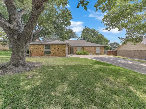 1401 San Gabriel Dr, Denton, TX 76205