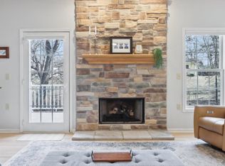 5620 S 76th St APT 10, Greendale, WI 53129