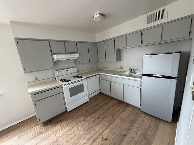 705 E Alameda St #6 — Photo 8