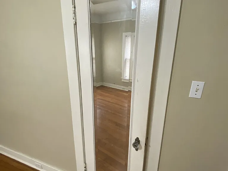247 E Lullwood Ave #FRONT — Photo 15