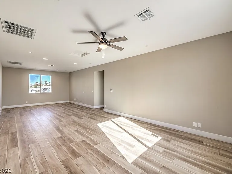 729 N Milan St — Photo 8