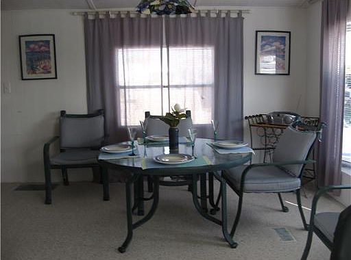 3rd image of 614 Nettles Blvd
