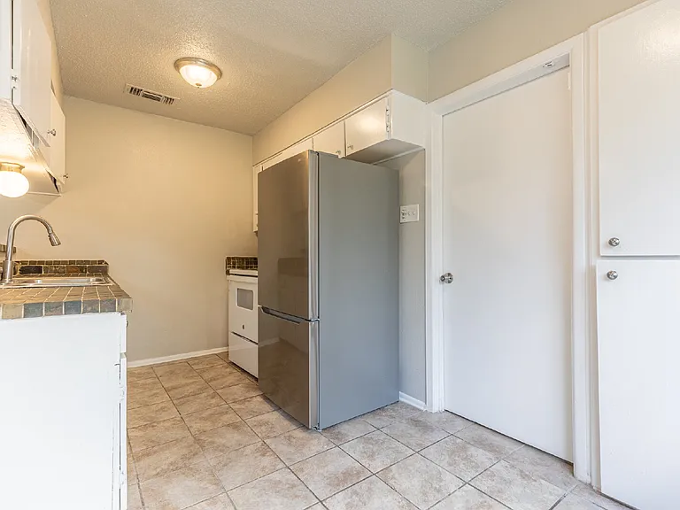 2306 Fairhill St — Photo 11
