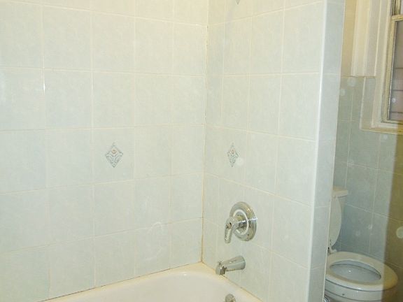 4th image of 1528 Bedford Ave APT 3B