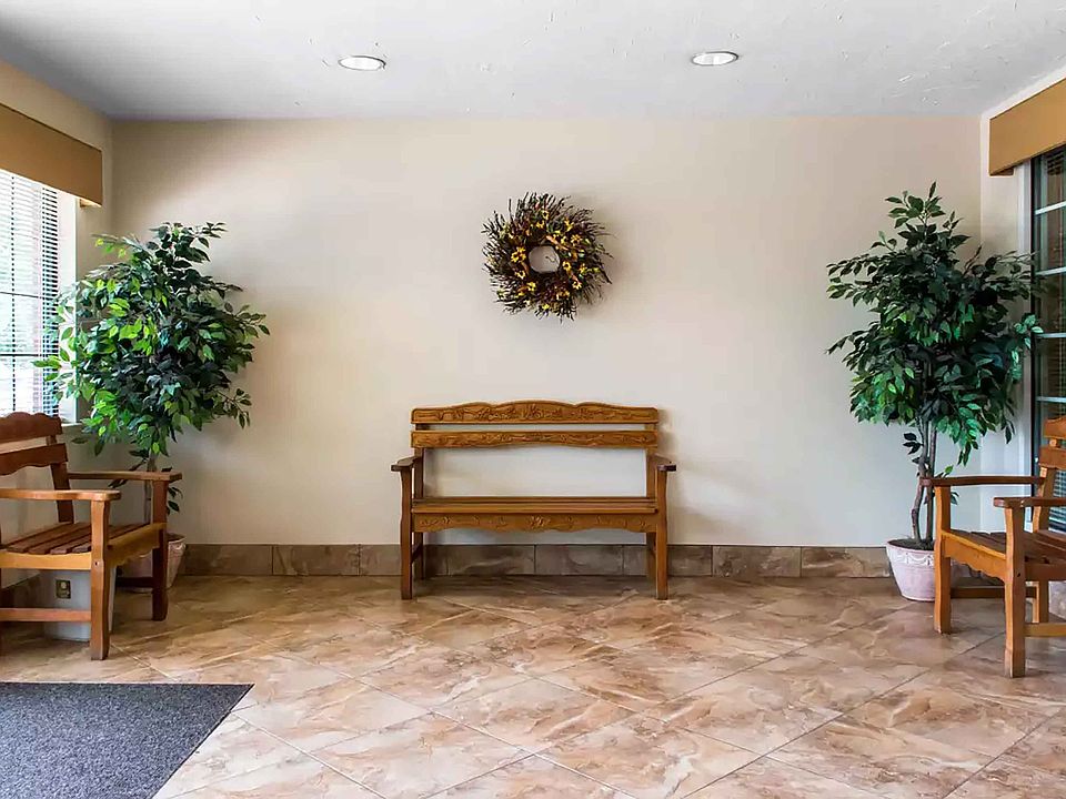 Lobby and Guest Check-in