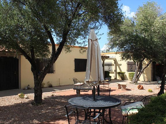 2nd image of 184 W Calle Del Ano