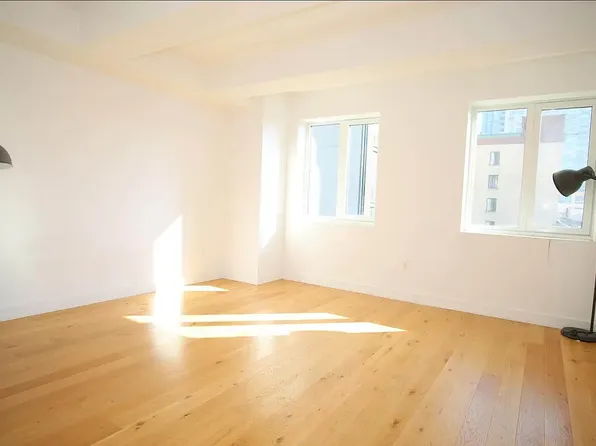 24-16 Queens Plz S #4K, Long Island City, NY 11101