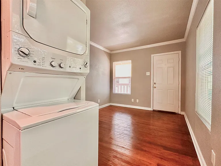 204 E 30th St #103 — Photo 4