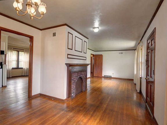 3rd image of 404 Dreger Ave