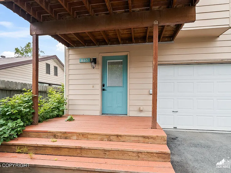 635 Pearl Dr — Photo 2