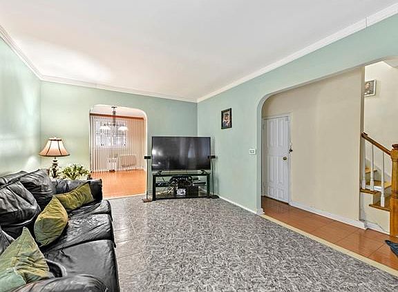 4th image of 3243 Colden Ave