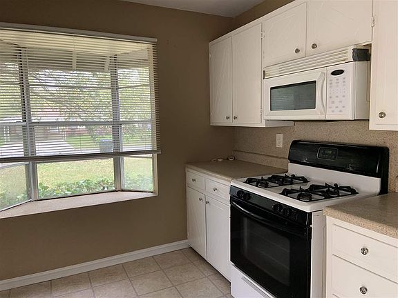 3rd image of 3817 Hays Ave
