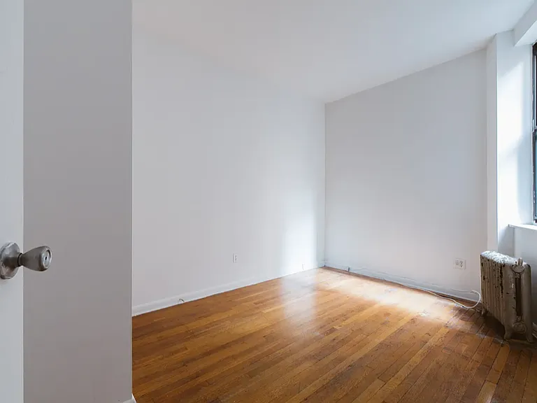 204 W 81st St #22 — Photo 8