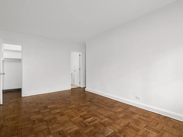 215 E 68th St #11S — Photo 9