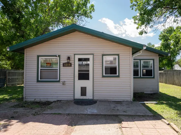 1319 4th Ave, Washburn, ND 58577