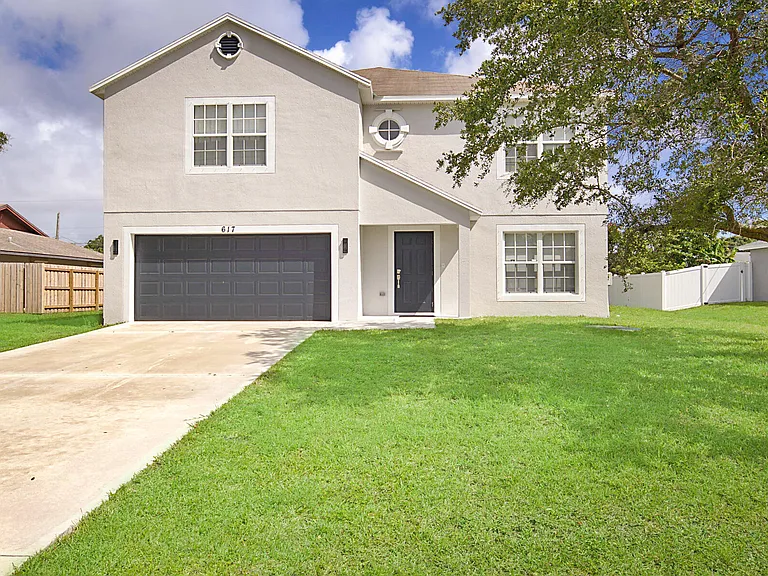 617 SE Karrigan Ter — Photo 5