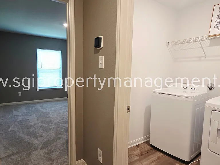 942 Primrose Dr — Photo 15