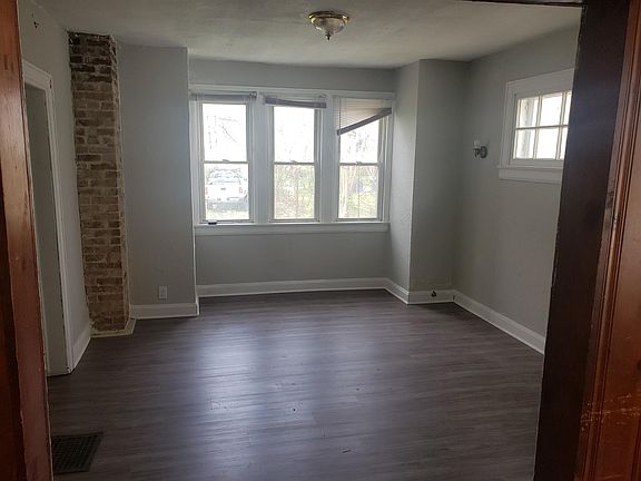 3rd image of 833 Fairwood Ave