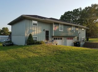 15525 Hickory St, Basehor, KS 66007