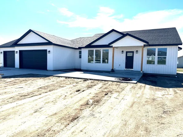 715 Aesop Dr, Spring Creek, NV 89815