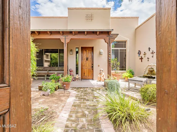 4921 E Commissary Ct, Tucson, AZ 85712