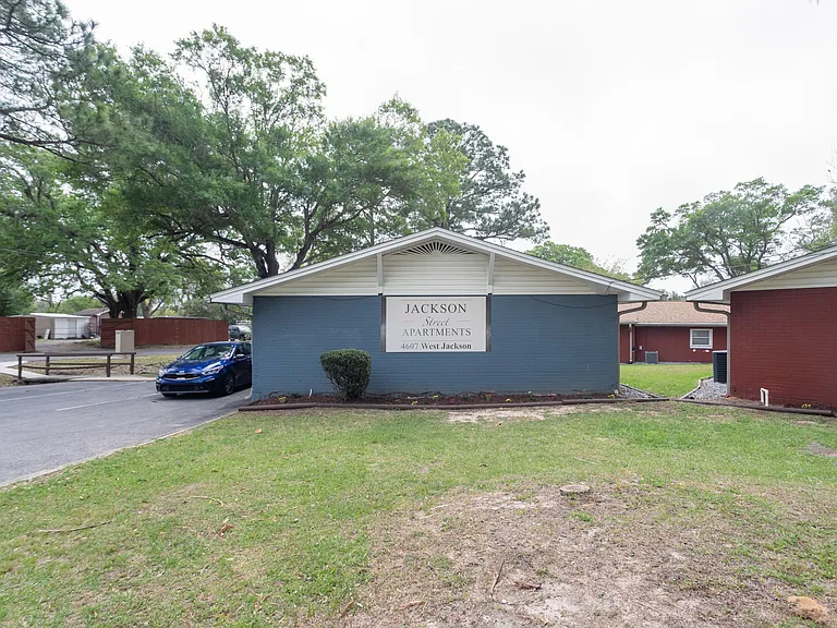 4607 W Jackson St — Photo 16