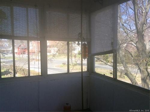 5th image of 985-987 West Blvd