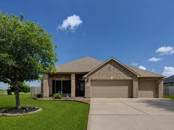 546 Green Meadows Dr, West Columbia, TX 77486