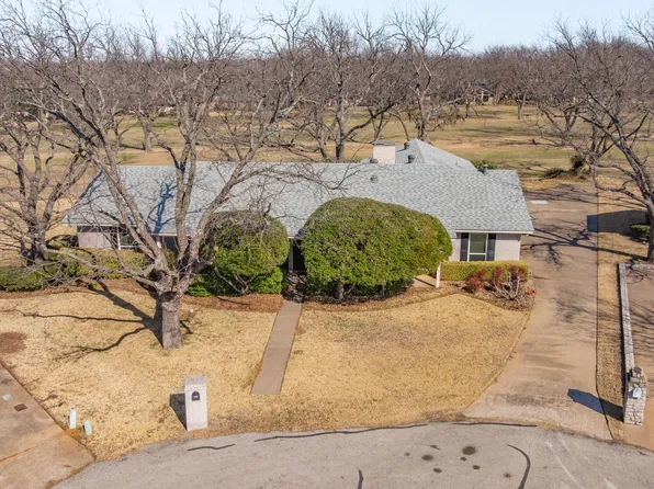 6104 N Waverly Ct, Granbury, TX 76049
