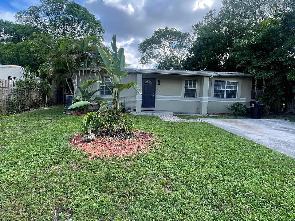 1036 NW 11th Pl