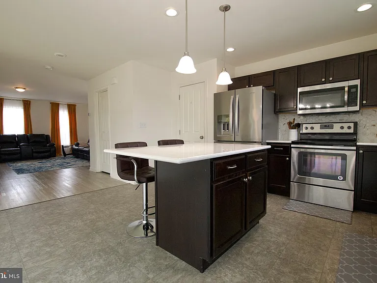 633 Keswick Ct — Photo 32