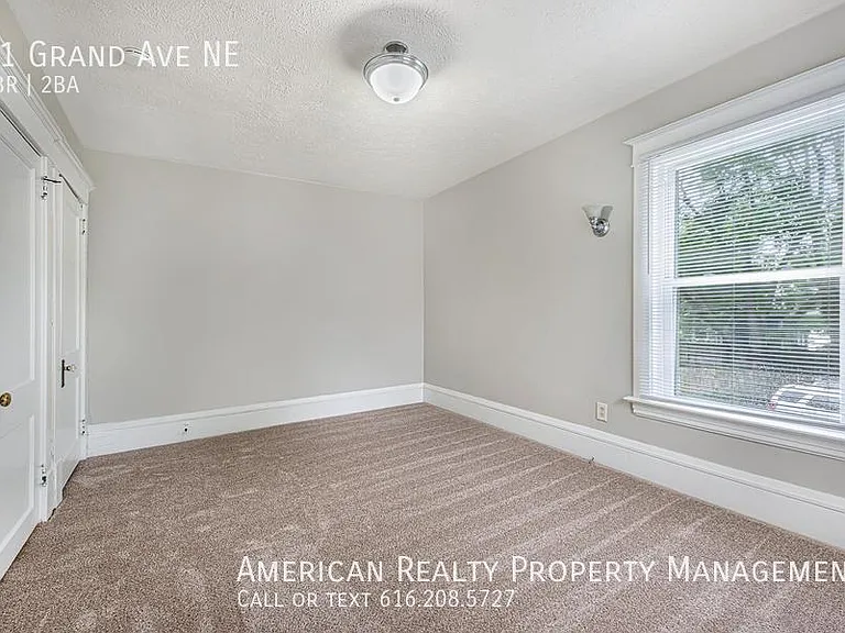 61 Grand Ave NE — Photo 14