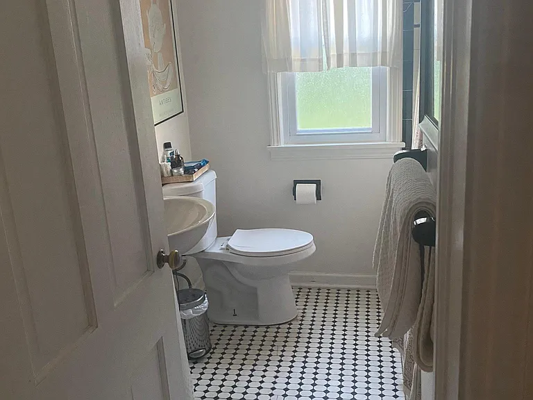 110 Colonial Rd — Photo 7