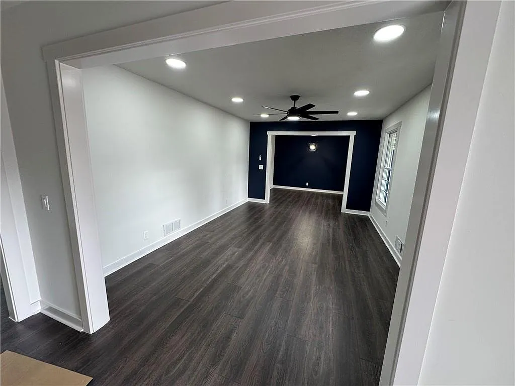 4 bed, 2.0 bath, 2297 sqft, $2,450 — Photo 4