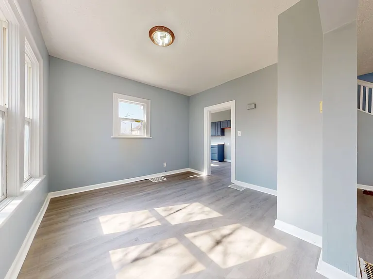 396 Grace St — Photo 3