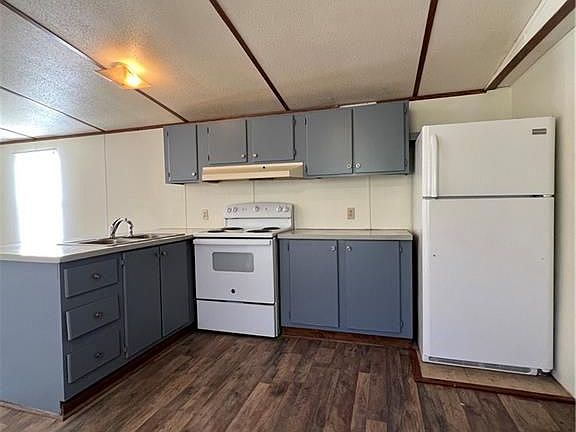 3rd image of 216 Tall Pines Ln