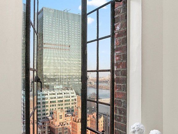 4th image of 312 E 42nd St #2403