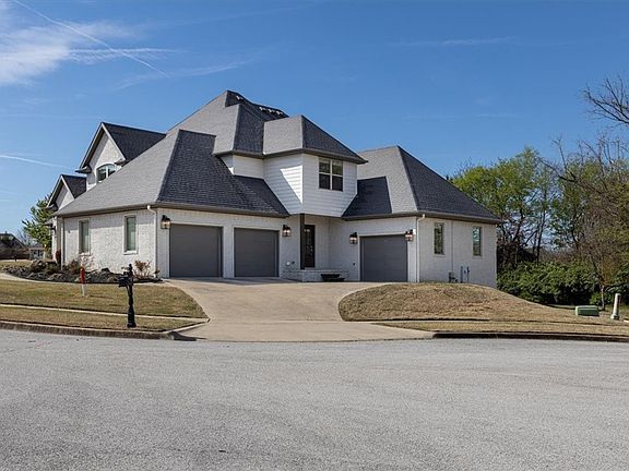 3rd image of 2939 E Flagstone Cir