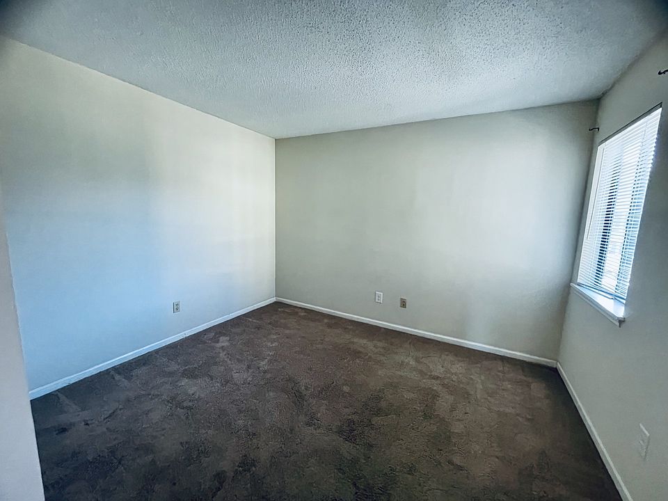 Front Bedroom_10112023