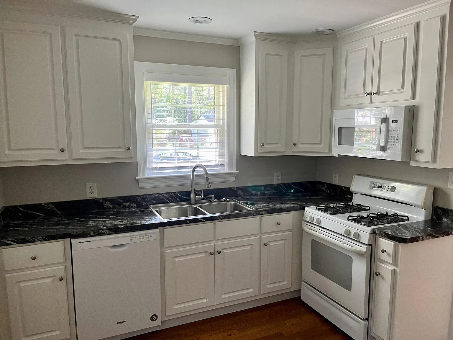 3 bed, 1200 sqft, $1,450 — Photo 2