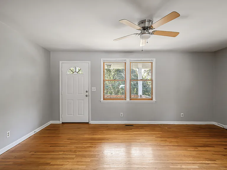 320 Oak St — Photo 4